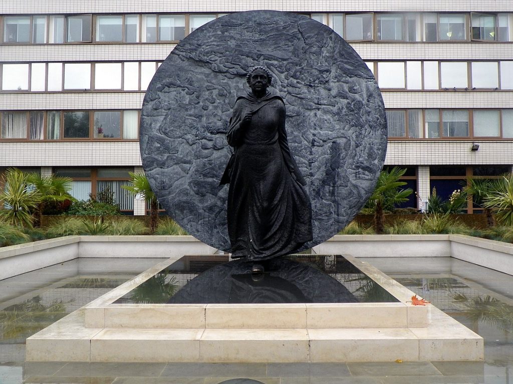 Martin Jennings' 2016 Mary Seacole Memorial outside St Thomas' Hospital
Credit: Peter O'Connor aka anemoneprojectors, via Wikimedia Commons