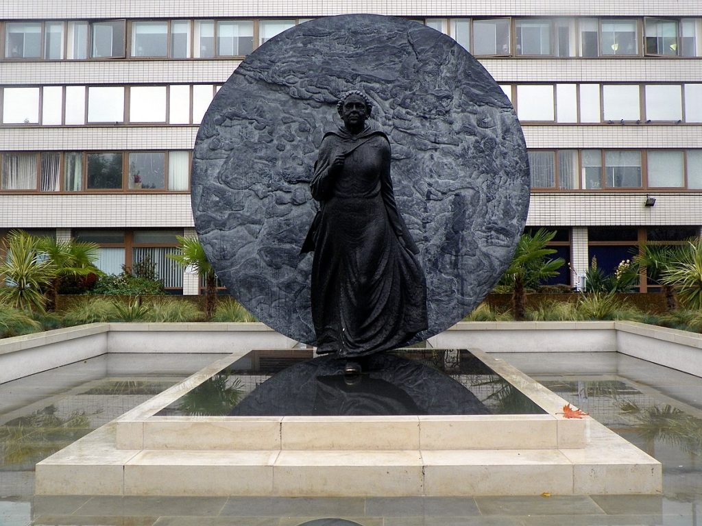 Martin Jennings' 2016 Mary Seacole Memorial outside St Thomas' Hospital 
Credit: Peter O'Connor aka anemoneprojectors, via Wikimedia Commons